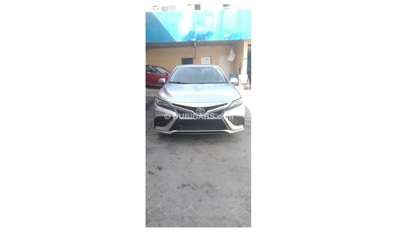 Toyota Camry 2022 Toyota Camry SE 2.5L V4 /