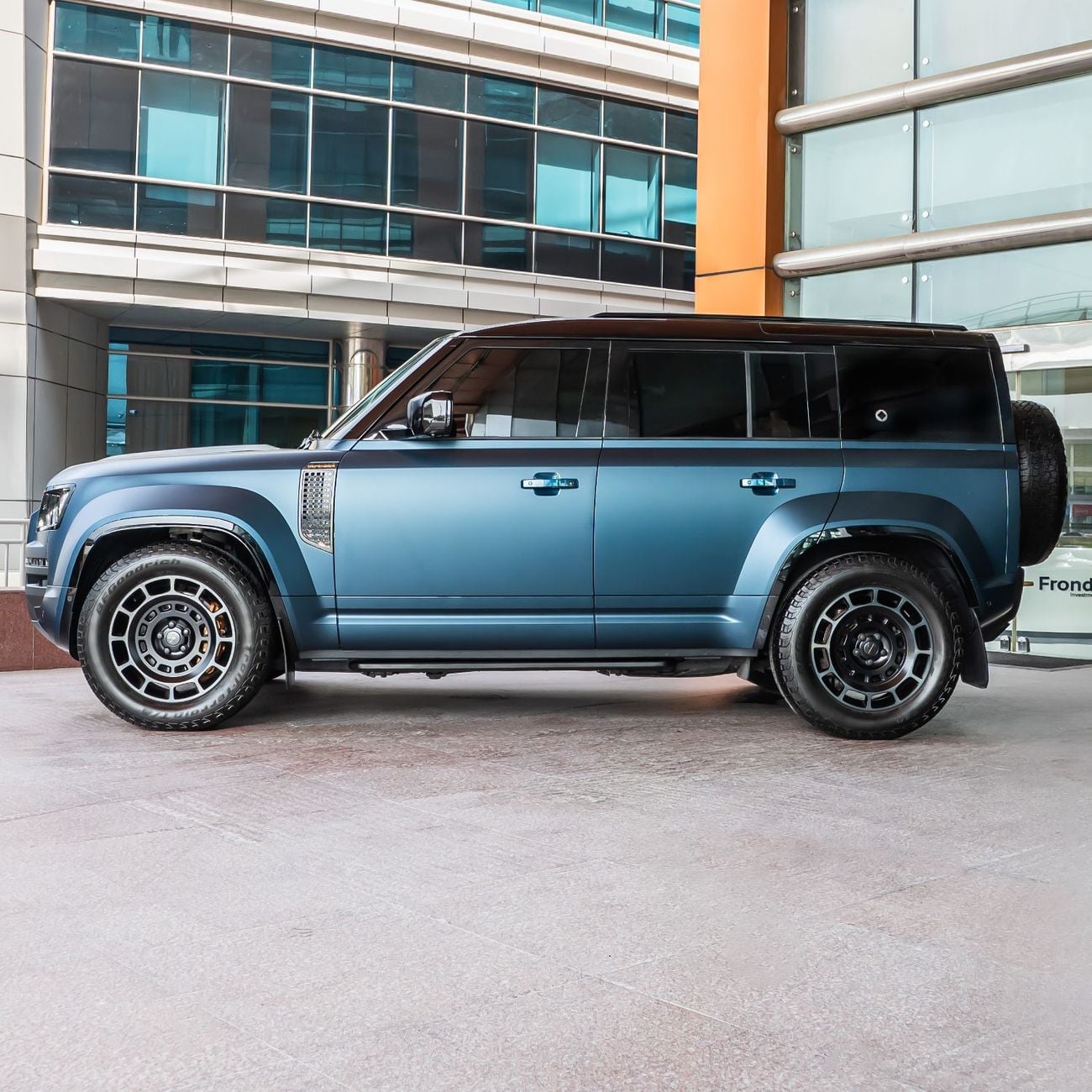 Land Rover Defender 110 OCTA EDITION ONE P635