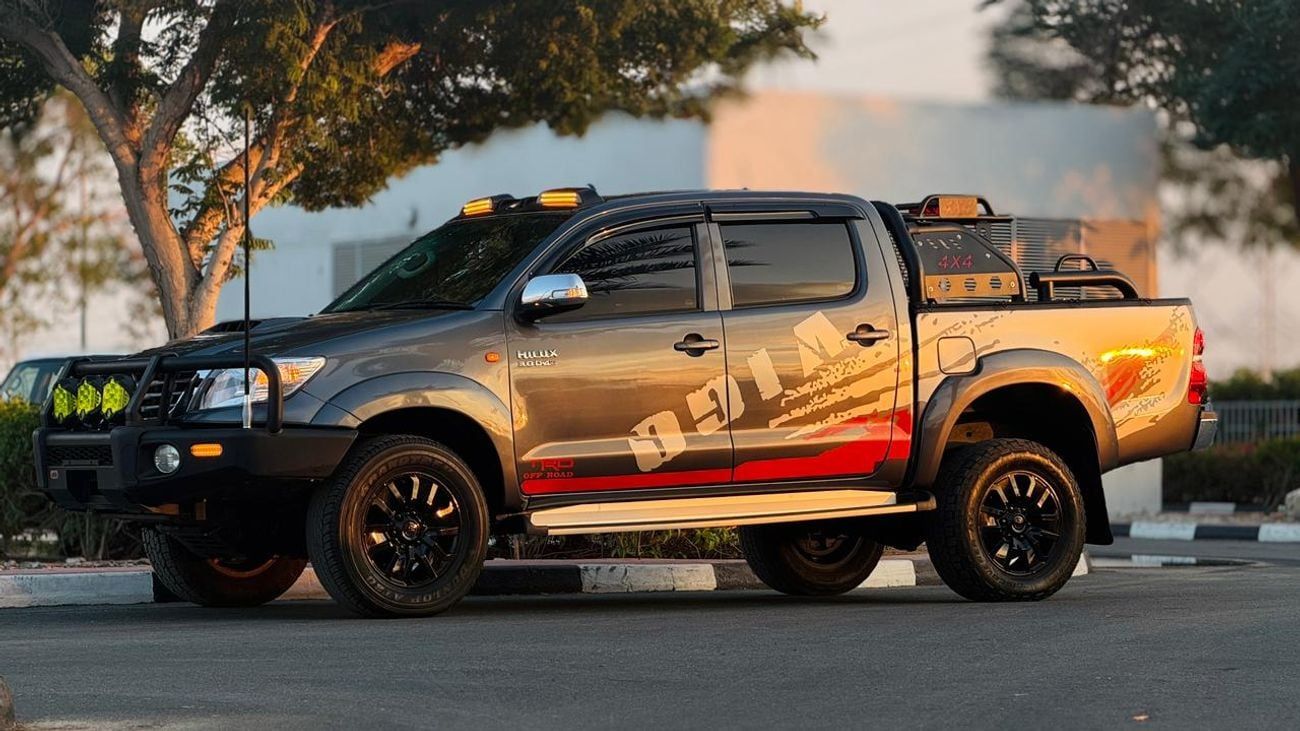 Toyota Hilux HEAVY BULL BAR & SPORTS BAR | LEATHER SEATS | 3.0L | AUTOMATIC TRANSMISSION | RHD