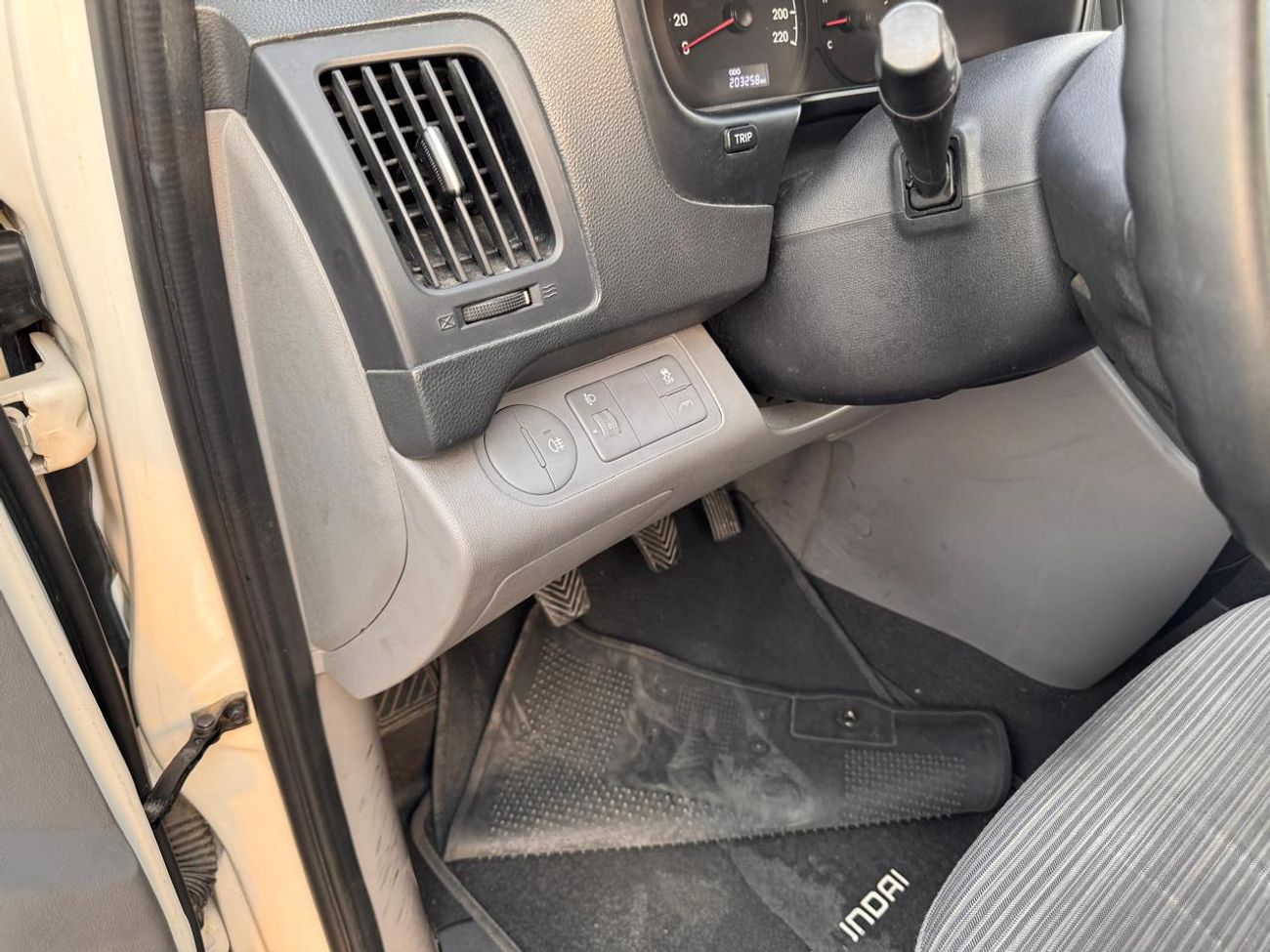 Hyundai H-1 T Q MT 6P  2.4L VAN RWD