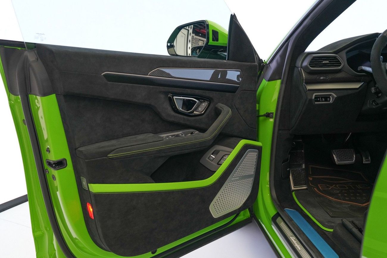 لامبورغيني اوروس PERFORMANTE