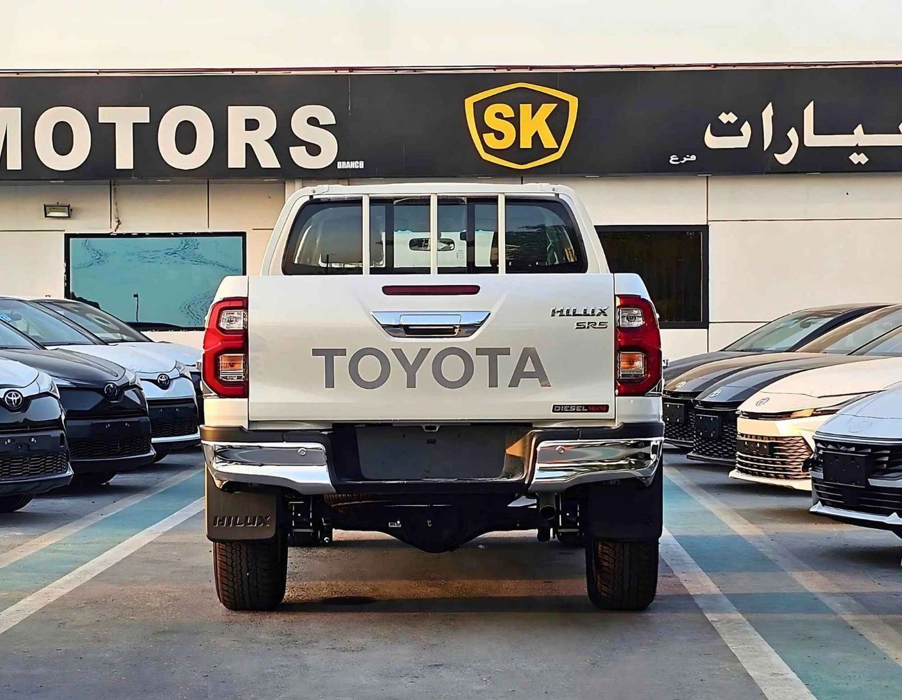 Toyota Hilux SR5 WIDE BODY / 2.4L DIESEL V4 A/T / REAR CAMERA / F/OPTION (CODE # HLD5I)
