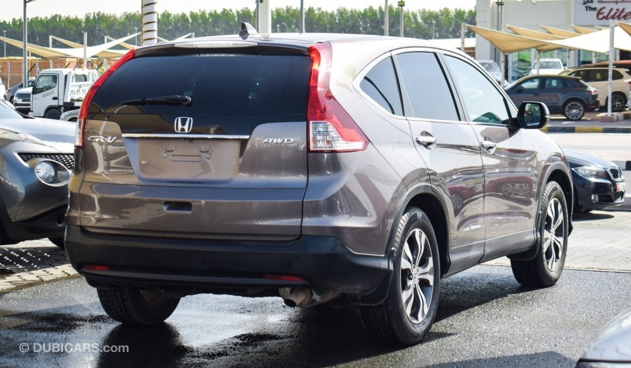 Honda CR-V AWD - ACCIDENTS FREE - GCC - CAR IS IN PERFECT CONDITION INSIDE OUT