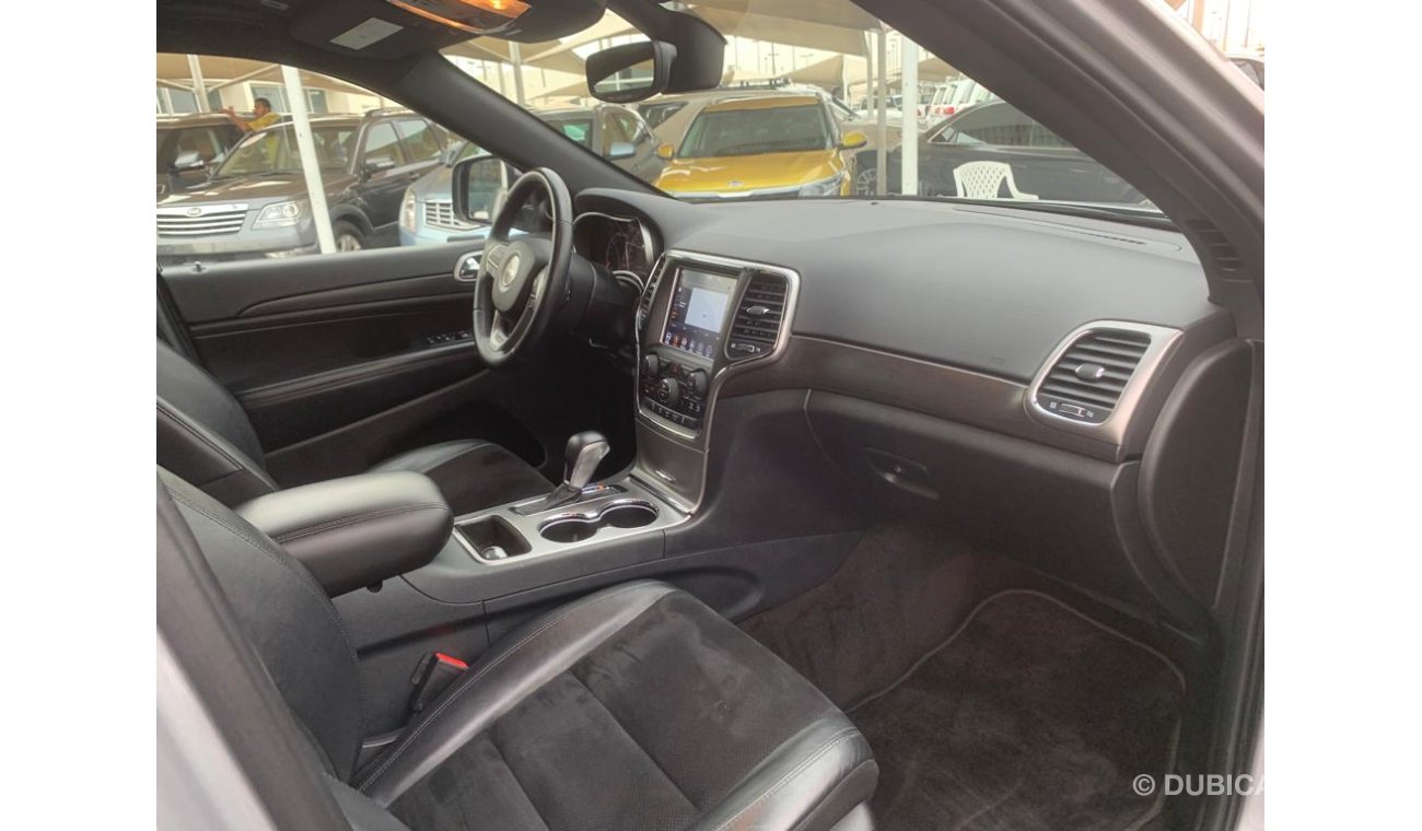 Jeep Grand Cherokee Jeep Grand Cherokee_2018_Excellent_Condithion _Full opshin
