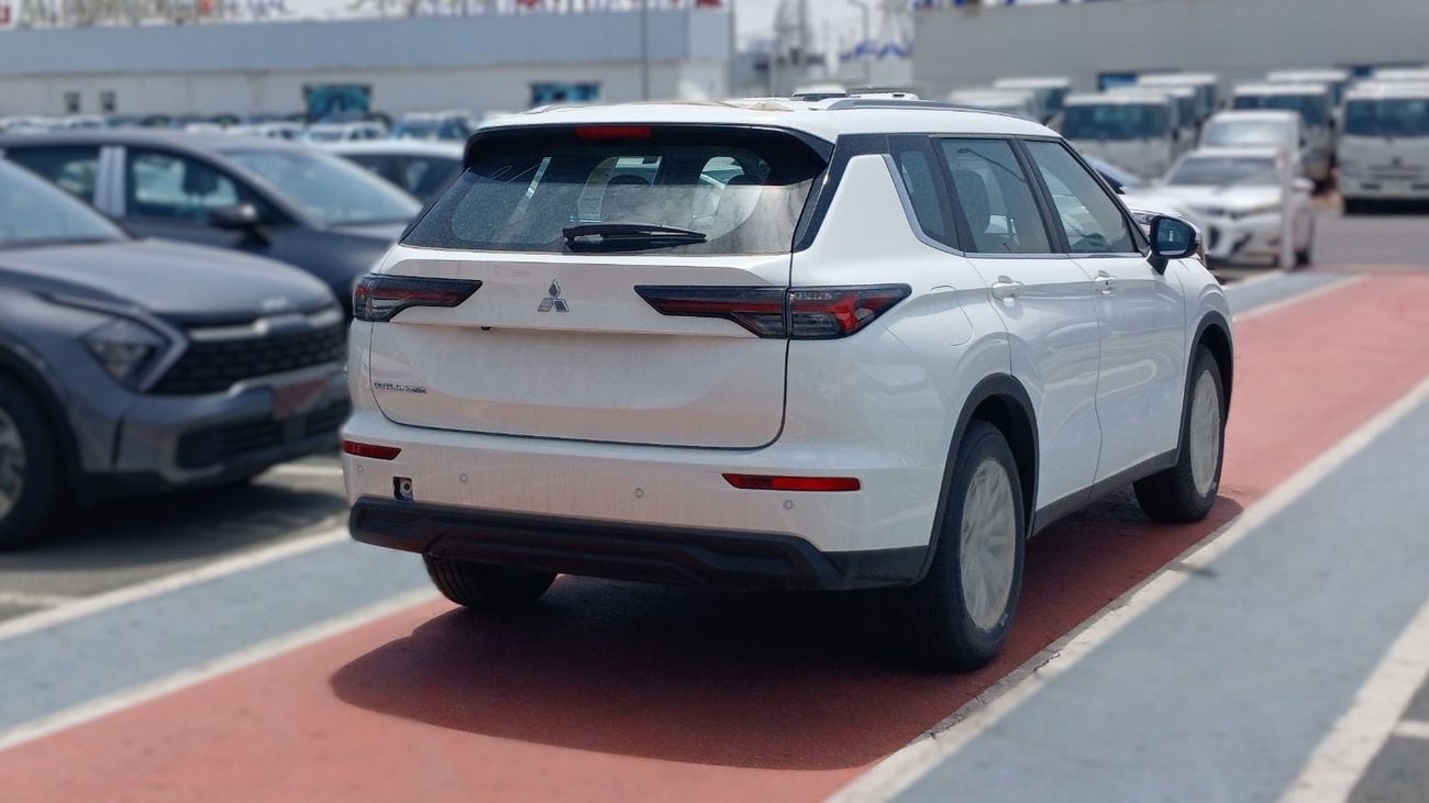 ميتسوبيشي آوتلاندر M Line 2.5L Petrol FWD 2026YM