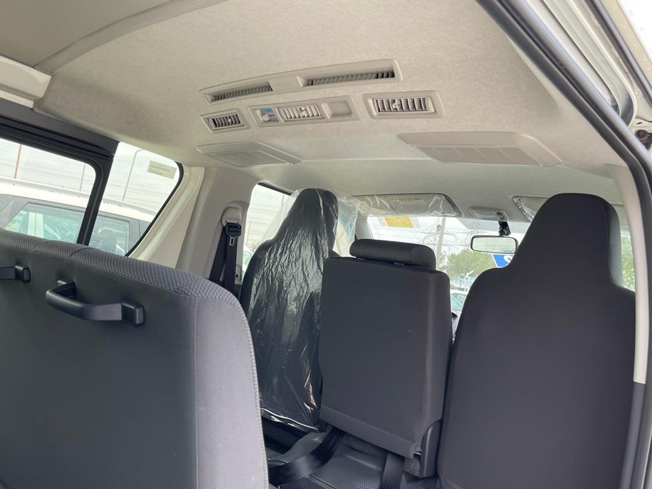 تويوتا هاياس toyota hiace 2025 standardroof  103000aed export