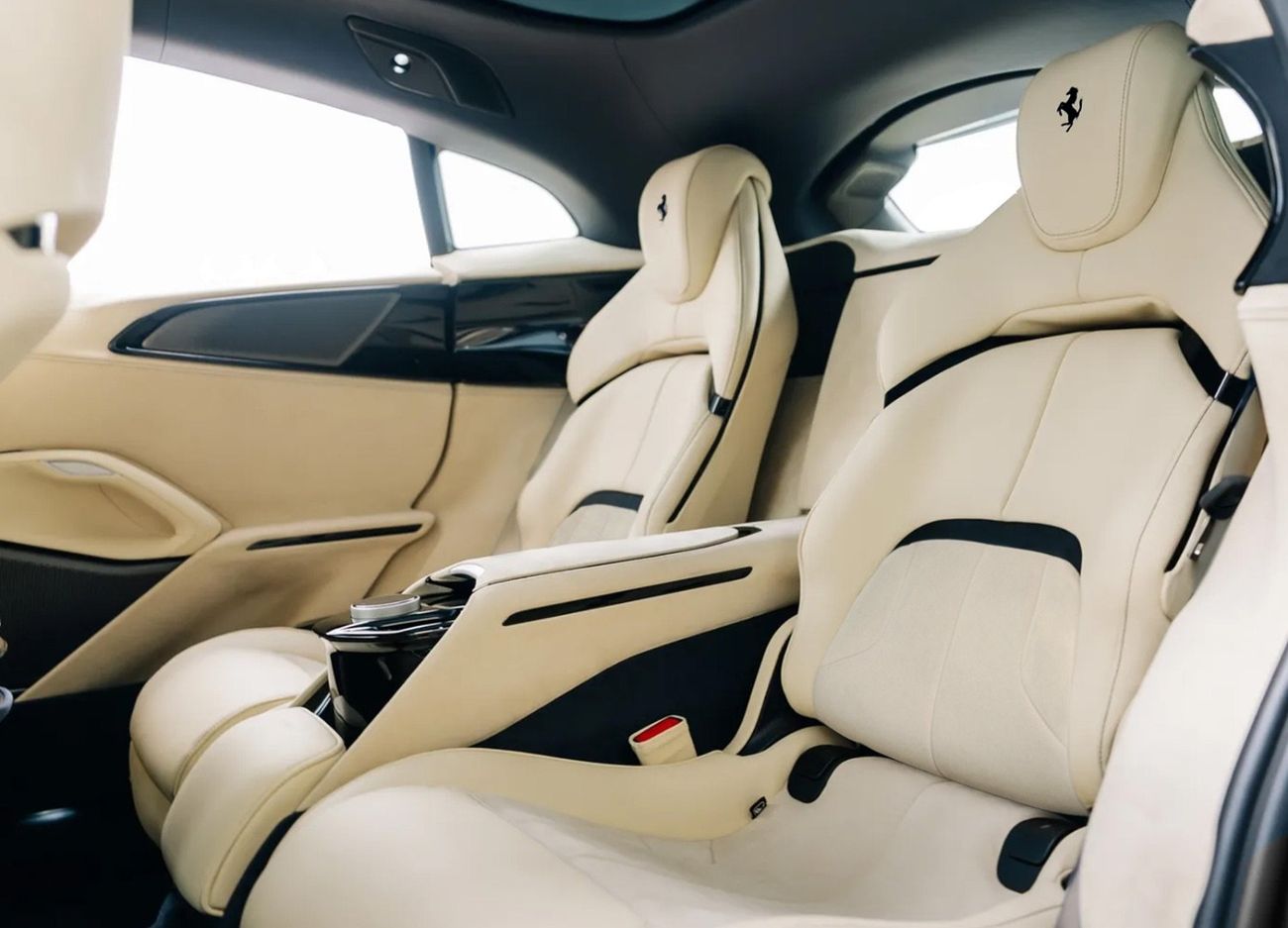 فيراري بوروسانجوي Bianco Fuji Pearl White | Cream Leather & Leather Interior | Full Carbon