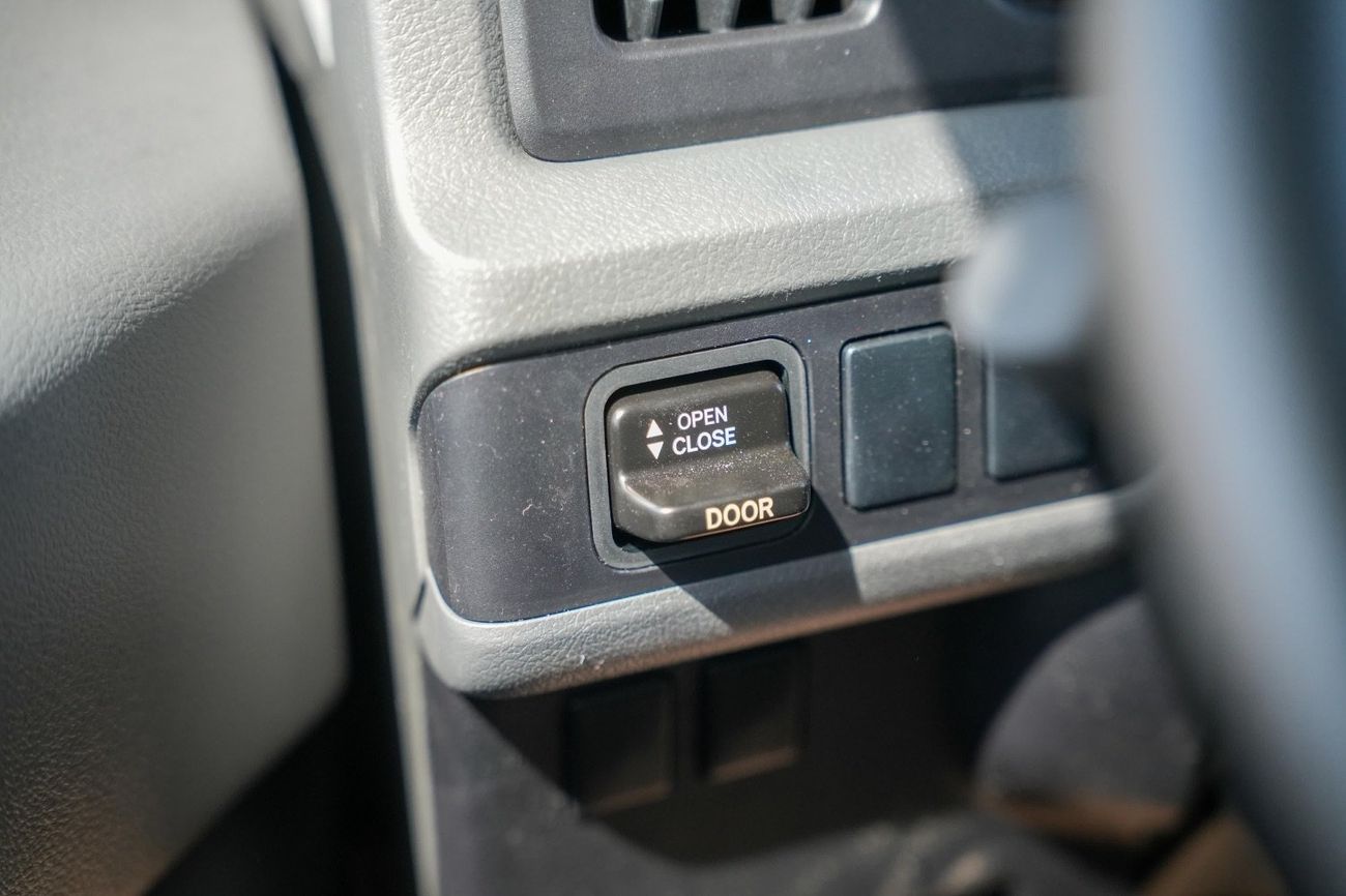 Toyota Coaster 2.7L (23-Seater)