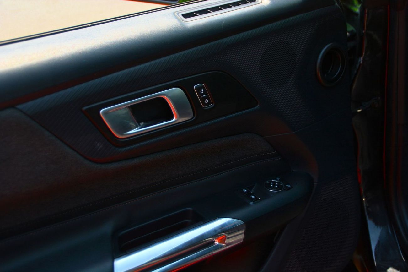 Ford Mustang EcoBoost 2.3L Coupe A/T THE FIRST IN UAE /MUSTANG /TOW COLORS AT A GREAT PRICE