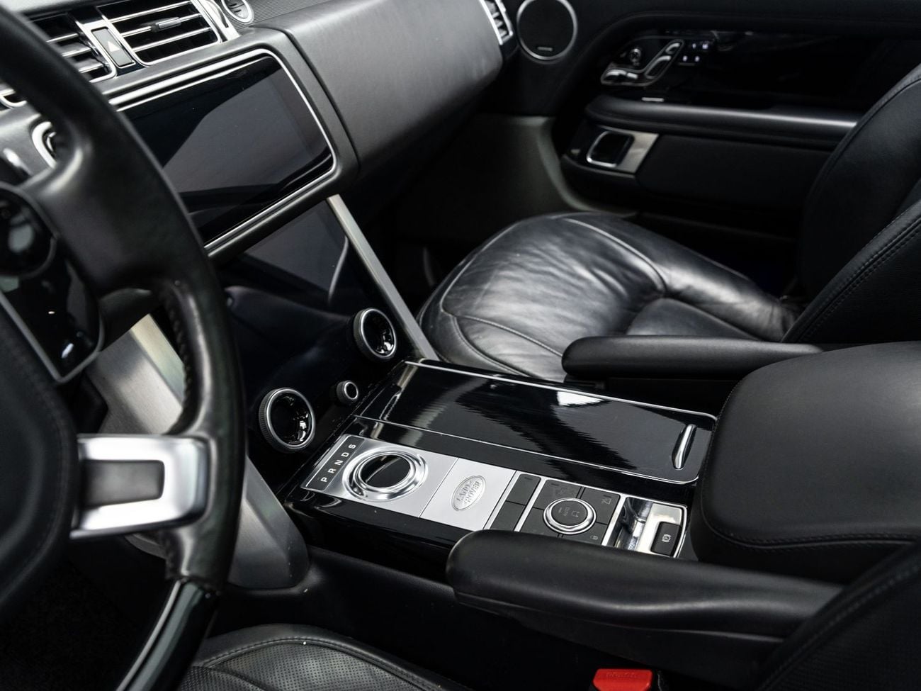 Land Rover Range Rover VOGUE SE BUY NOW, PAY 2027 | THE BLACKLINE STANDARD | 12 Month Blackline Warranty, GCC