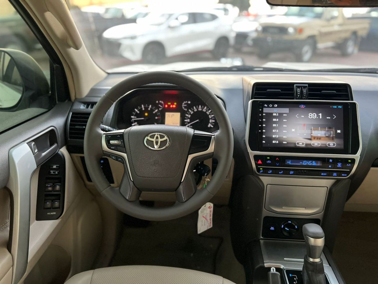Toyota Prado 2019 Toyota Prado TXL 2.7L V4 - AWD 4x4 - GCC - Full Screen - Leather seat  - 7 Seater