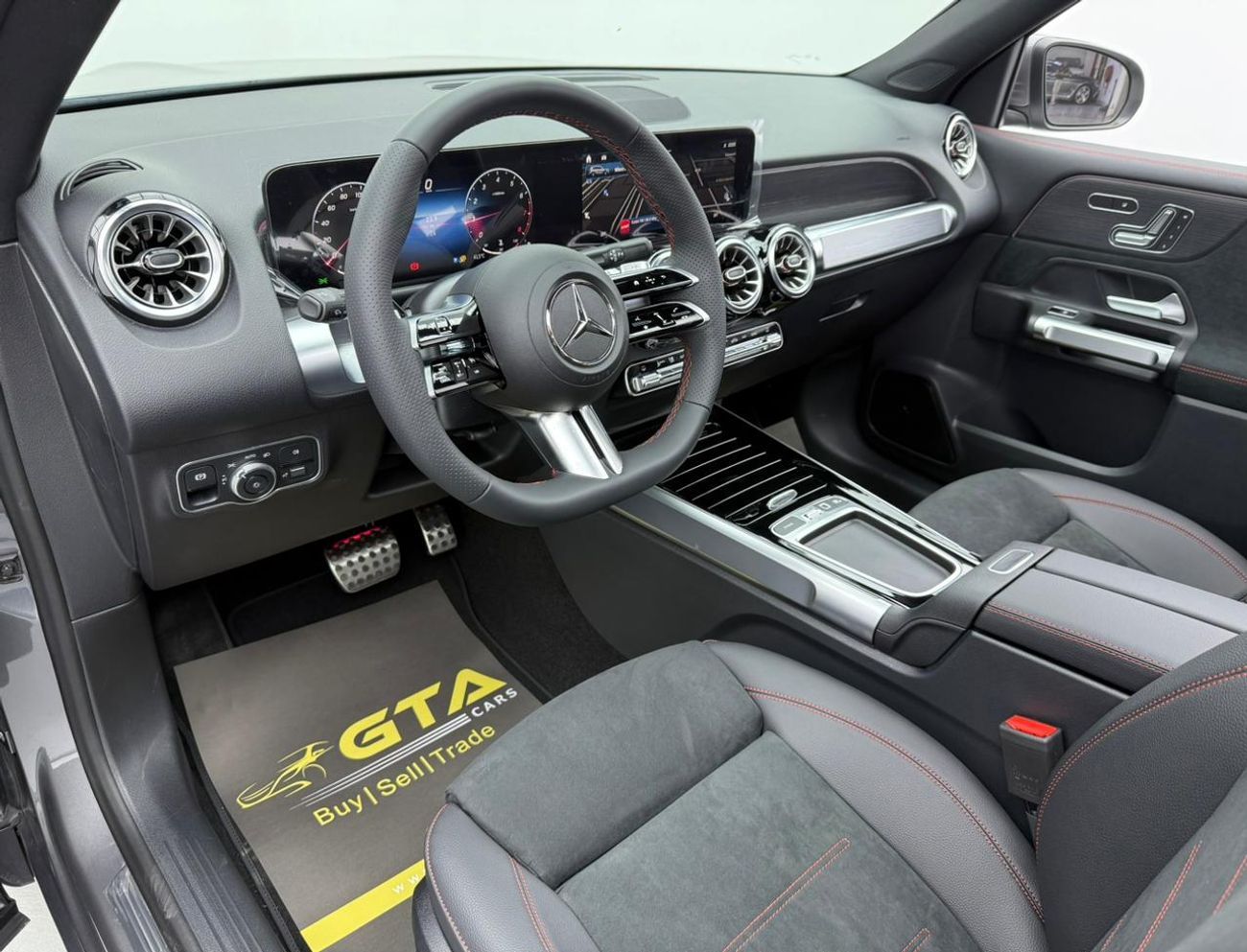 مرسيدس بنز GLB 200 *Brand New* 2026 Mercedes Benz GLB200, 5 Years Mercedes Warranty, Delivery Km, 7 Seater, GCC