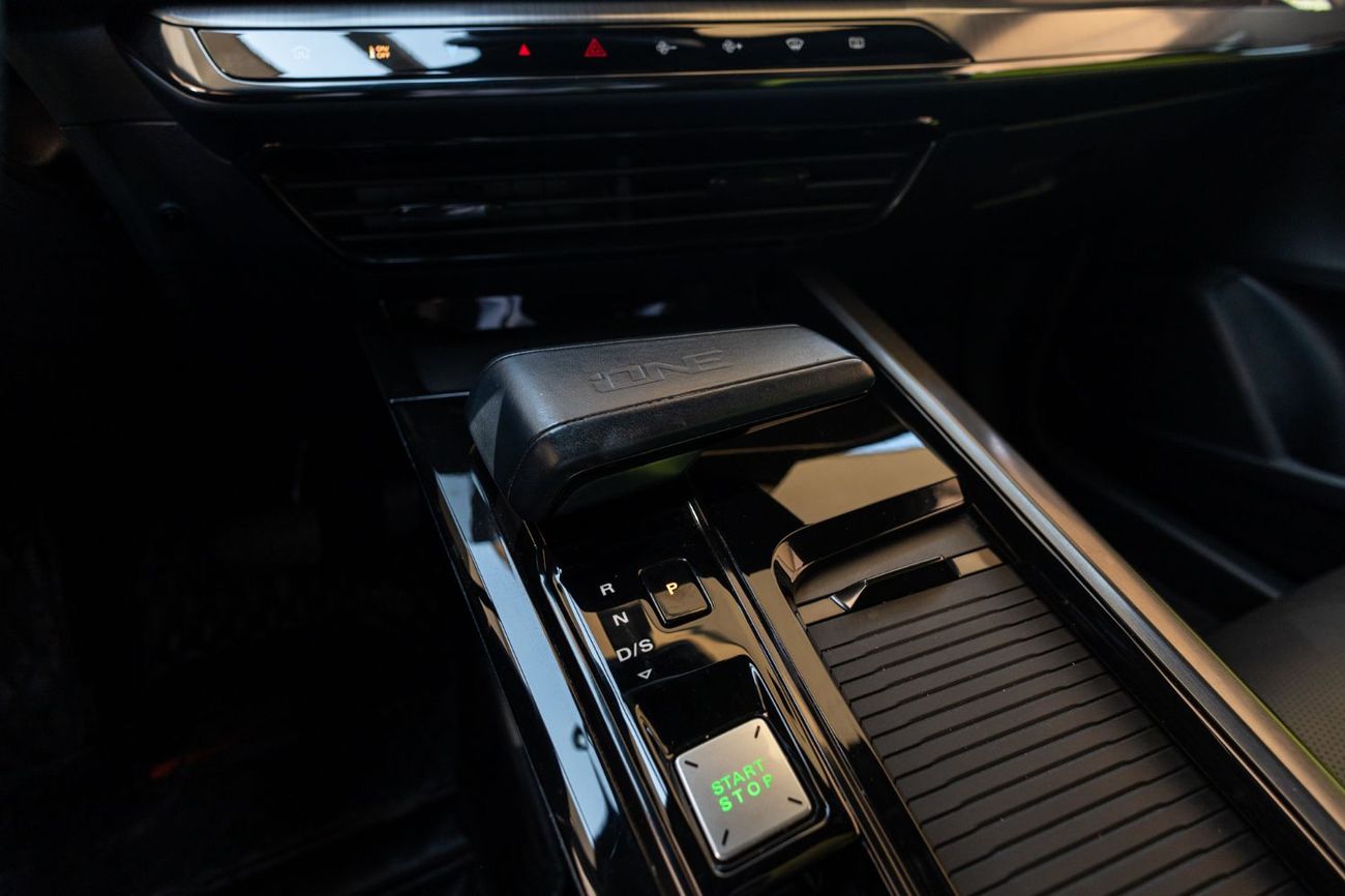 أم جي وان 1.5 LUX