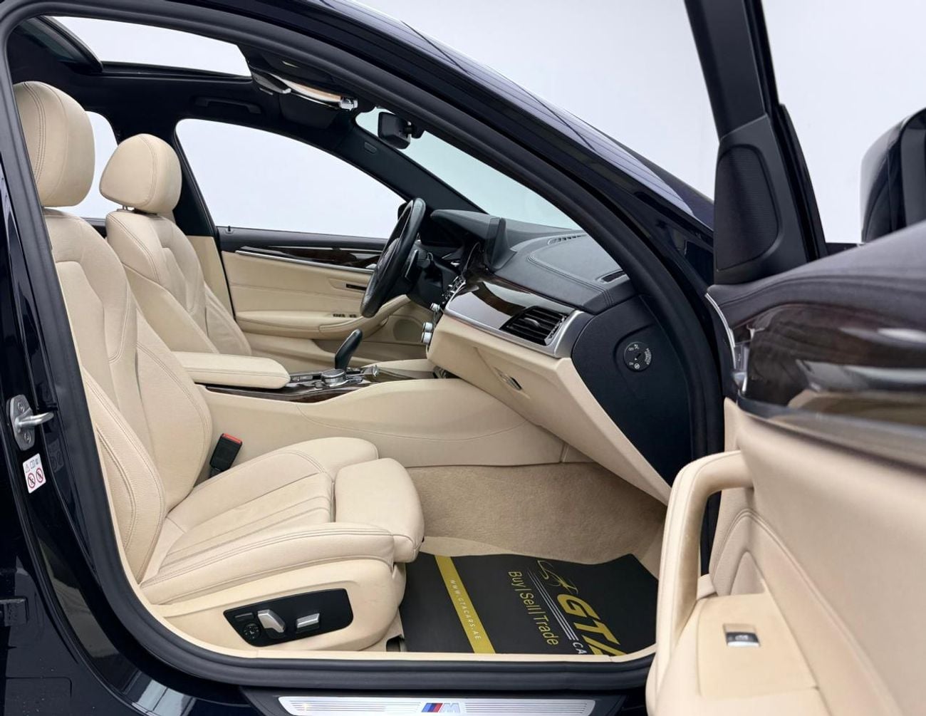 BMW 530i 2018 BMW 530i M-Sport, Full Service History, Fully Loaded, Excellent Condition, GCC