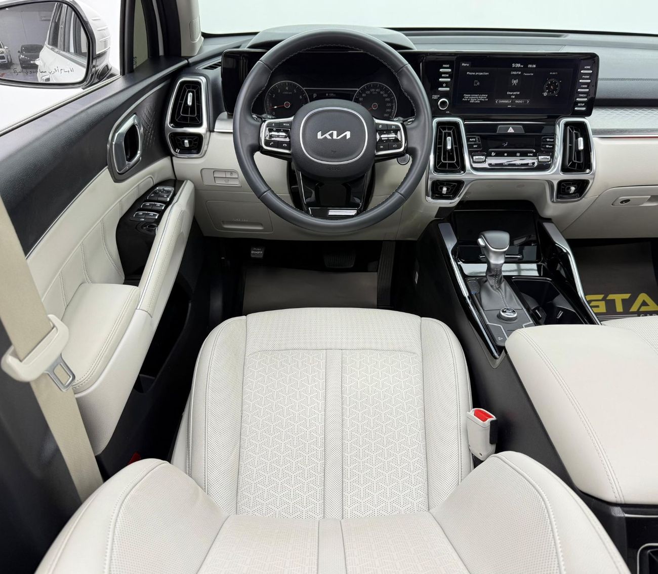 كيا سورينتو 2023 Kia Sorento DLX, 2028 Kia Warranty, Full Kia Service History, 7 Seater, Very Low Km, GCC