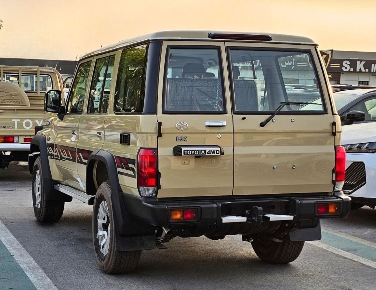 Toyota Land Cruiser 70 LC76 LX HARDTOP 5DOOR || 2.8L DIESEL V4 M/T 4WD | REAR CAMERA | OVER FENDER | FABRIC SEATS (CODE # H