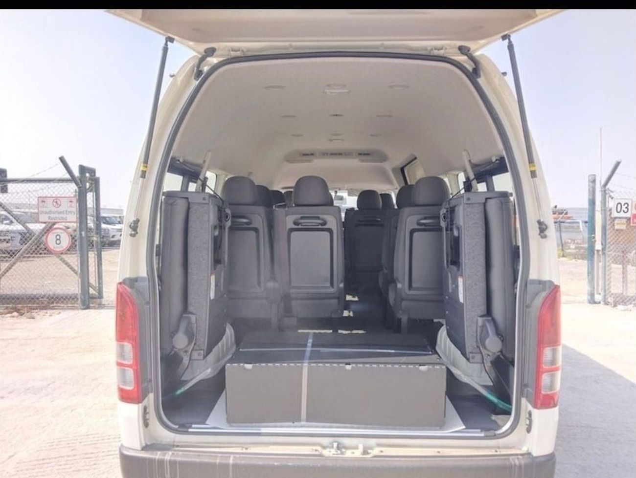 تويوتا هاياس TOYOTA HIACE HIGH ROOF DIESEL 2.5L