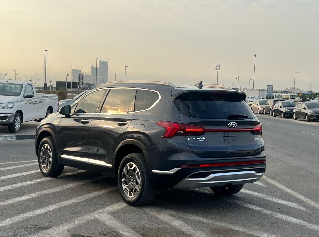 Hyundai Santa Fe 2021 Hyundai Santafe FE Hybrid 1.6L V4 - AWD 4x4 -Push Strad - Auto Trunk - Leather Seat - Rear Came