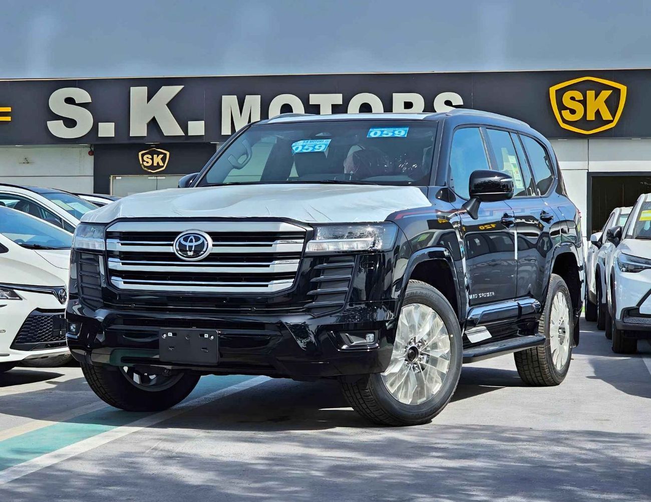 تويوتا لاند كروزر GXR HIGH OPTION / 4.0L PETROL V6 / RADAR / REAR ENTERTAINMENT SCREENS  (CODE # GXR41H)