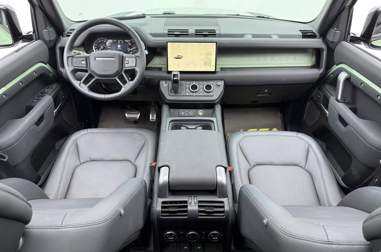 لاند روفر ديفندر 2023 Land Rover Defender P400 110 75th Anniversary, 2028 LR Warranty + Service Pack, Low Km, GCC