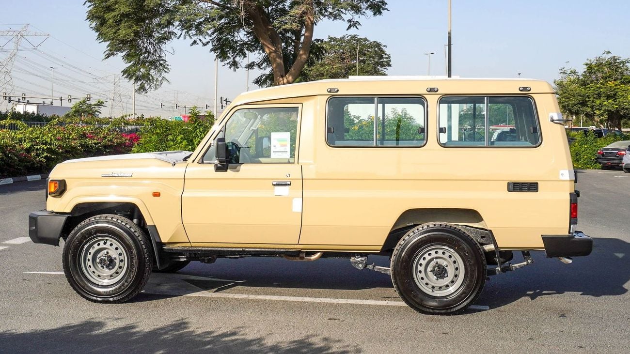 تويوتا لاند كروزر 70 ECTAGR019 - 2025 Toyota LC78 3 Doors Hardtop - 4.0L Petrol Auto Beige - With Snorkel