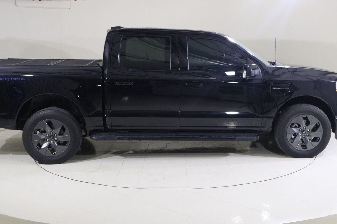فورد F-150 لايتنينغ LARIAT EXTENDED LT1722 F150 لايتنينج بلاتينيوم كرو بمحركين كهربائيين / شركة الطاير للمحركات / معرض القوز