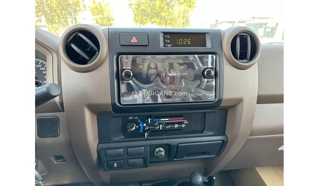 تويوتا لاند كروزر بيك آب 79 Doublecab  V8 4.5L Turbo Diesel 6 Seat 4WD MT