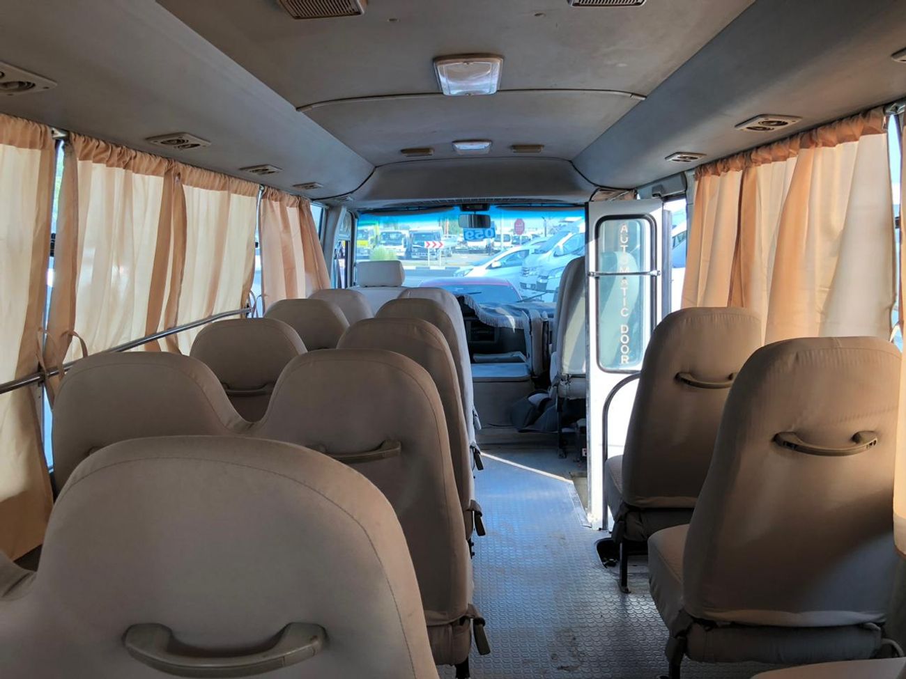 Toyota Coaster 4.2L Diesel, Automatic Door, Clean Interior and Exterior, SPÉCIALEMENT POUR LE CONGO, LOT-TCW05