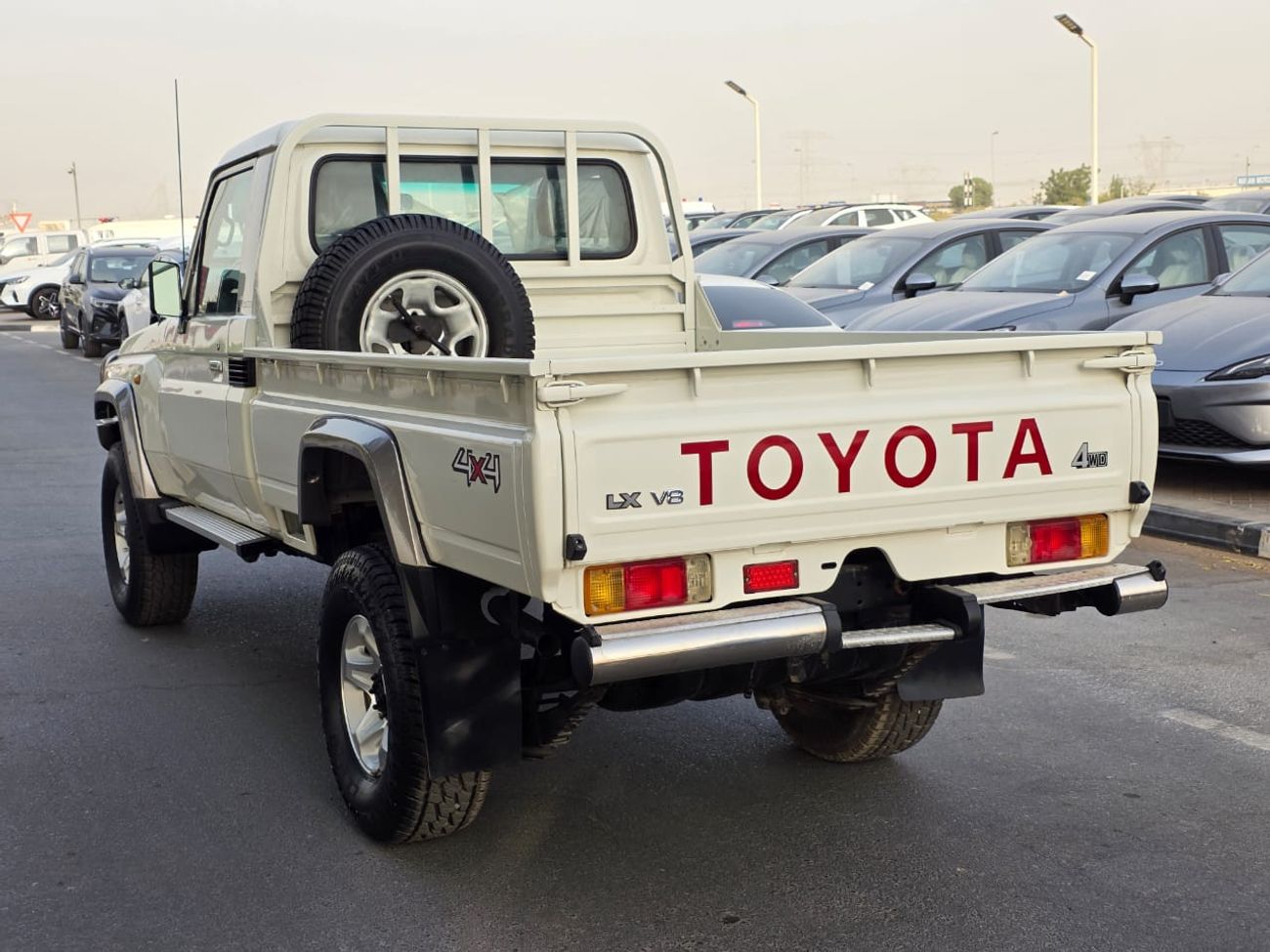 تويوتا لاند كروزر بيك آب diesel 4.5 liter ,right hand drive 2017 model V8 only for export available