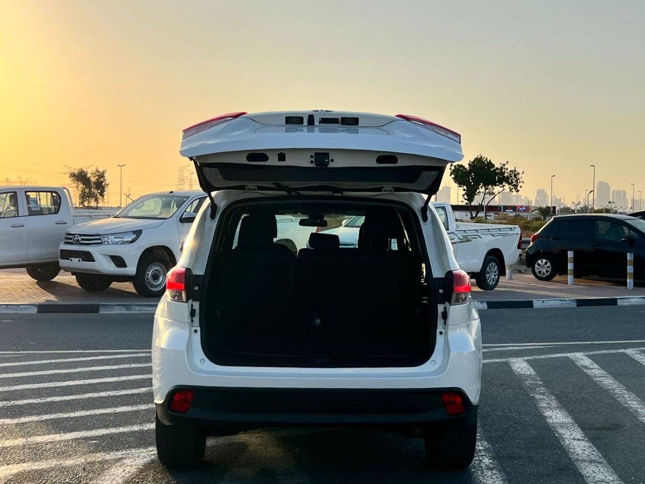 تويوتا هايلاندر 2019 Toyota Highlander MidOption - 2.7L V4 - Rear Camera - 7 Leather Seat