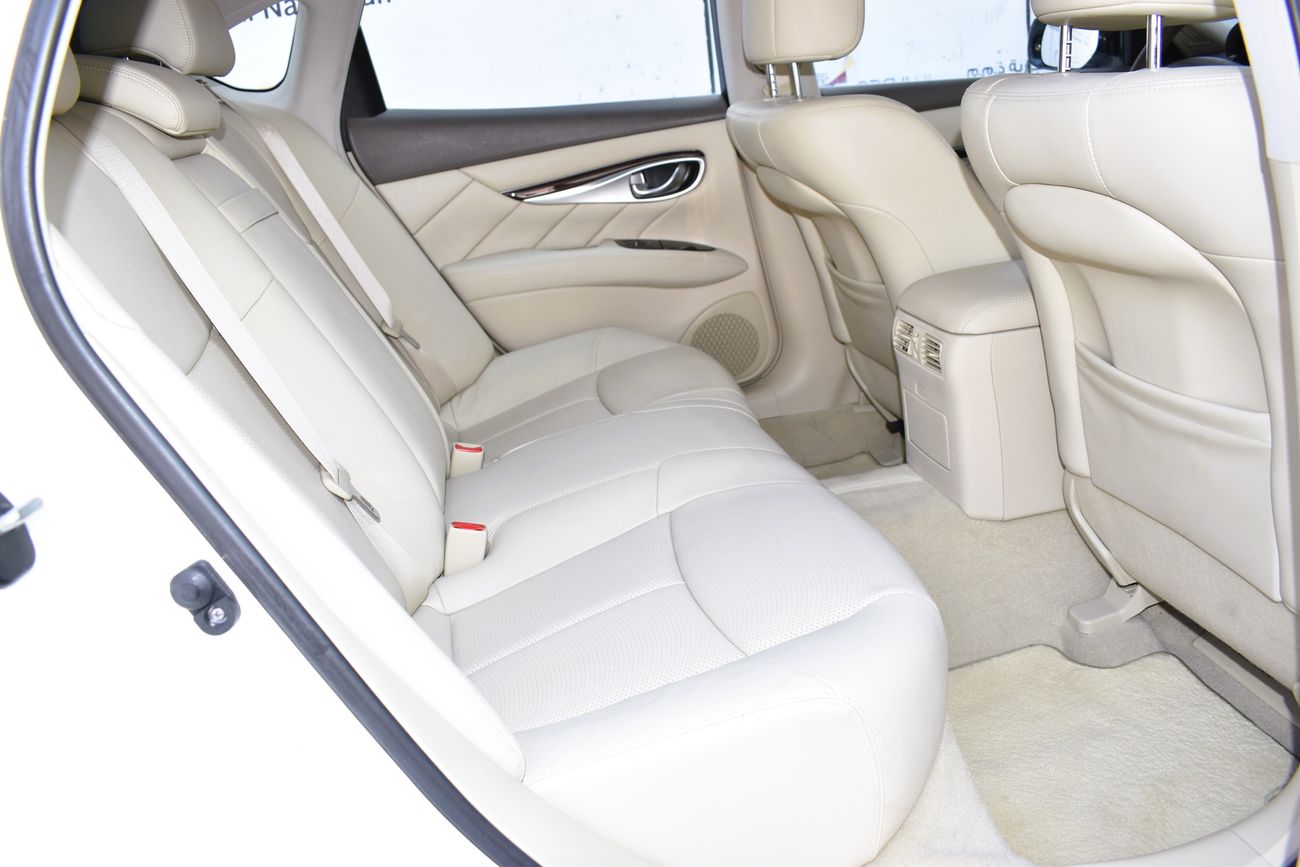 إنفينيتي Q70 AED 1359 PM | 3.7L EXCELLENCE GCC DEALER WARRANTY