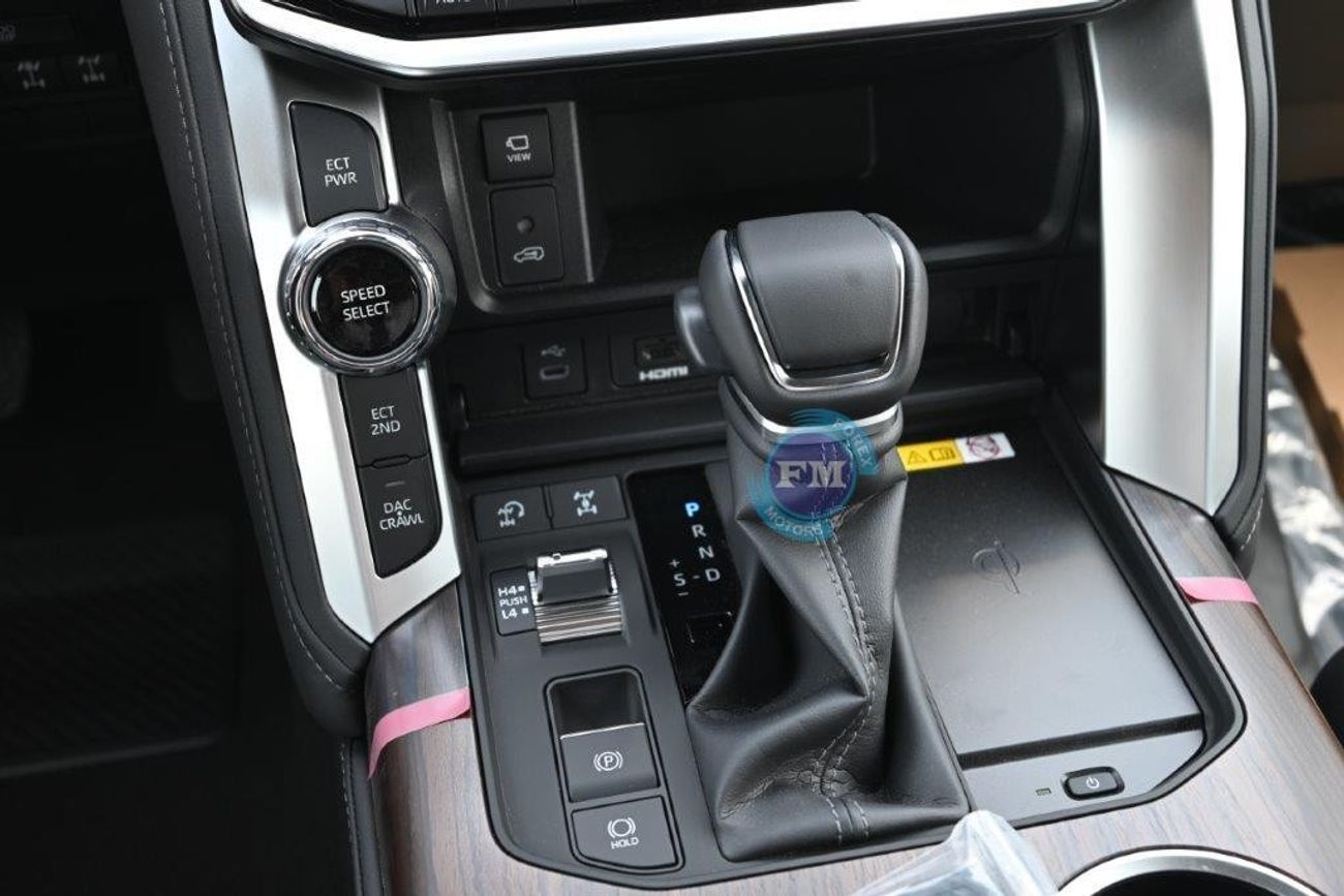 تويوتا لاند كروزر 300 VXR 4.0L Petrol 4WD Automatic