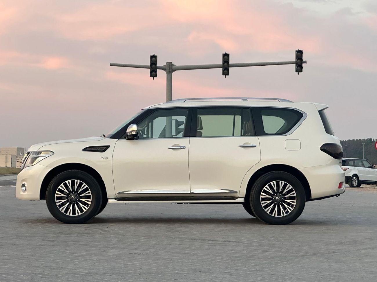 نيسان باترول LE Platinum City 5.6L