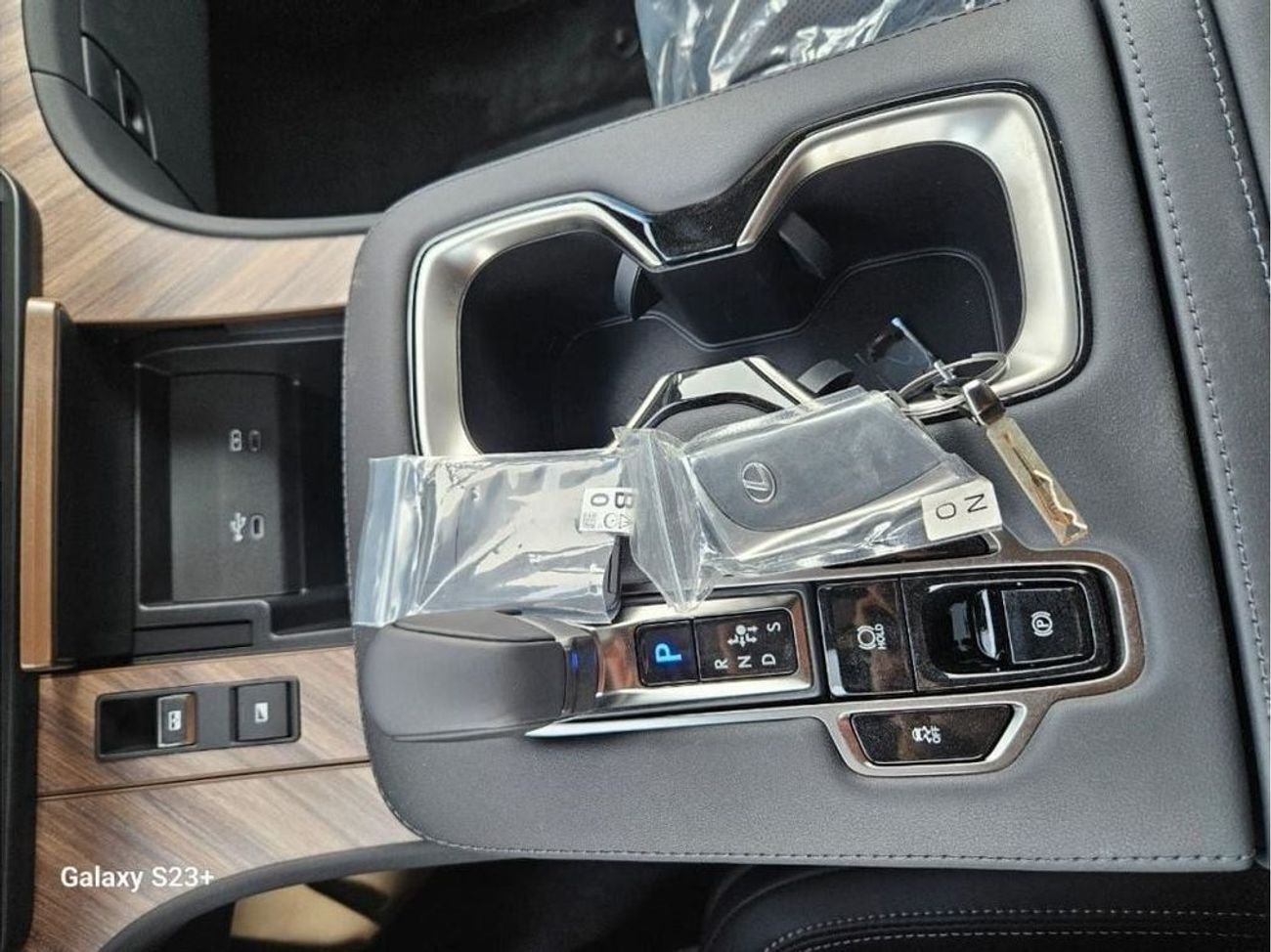 Lexus LM 350h LEXUS LM350H VIP 2024 2.5L AWD