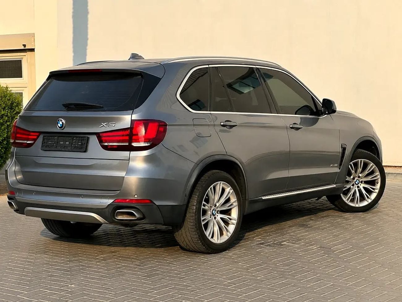 بي أم دبليو X5 1,338 P.M | xDrive35i Exclusive | GCC Specs | 3.0L V6