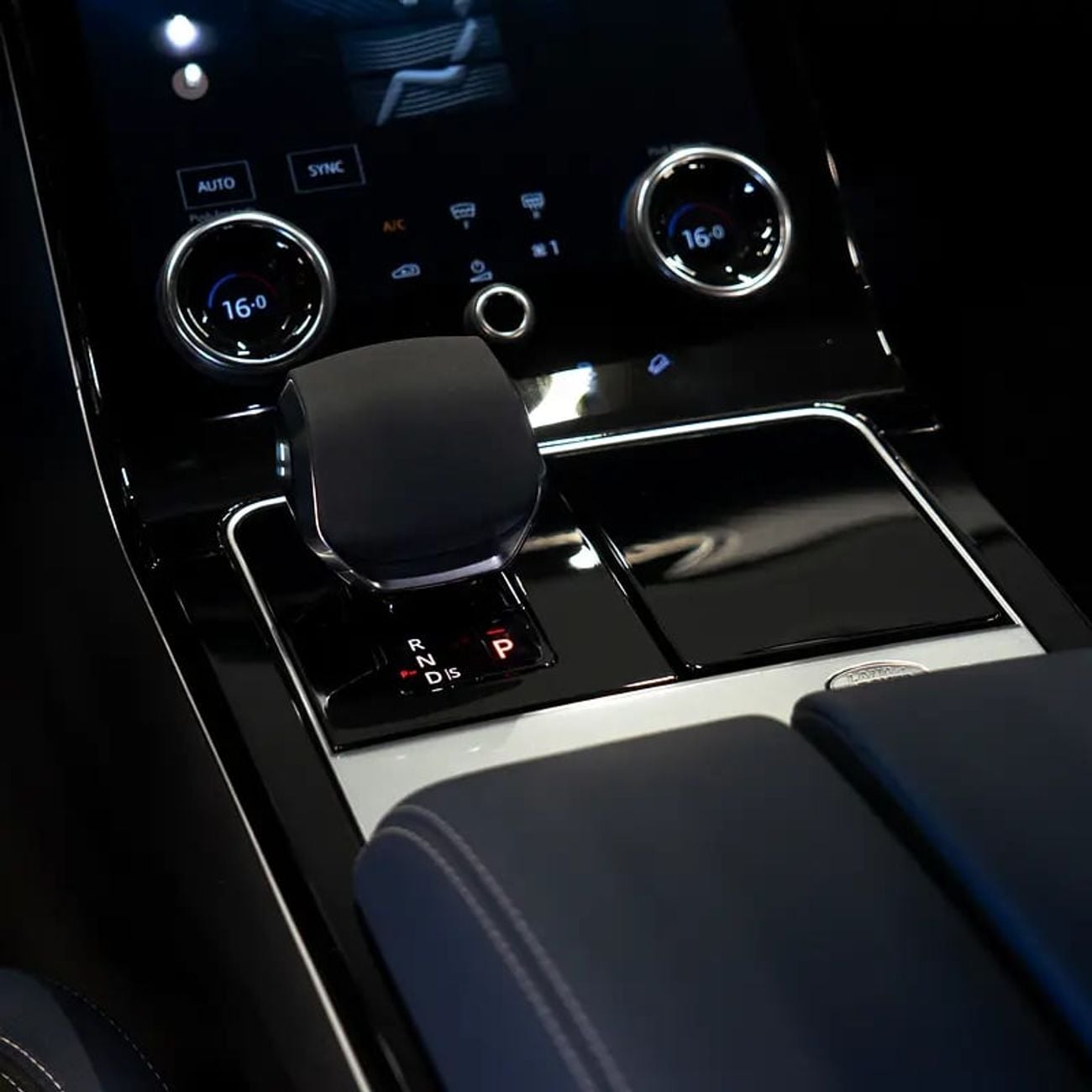 Land Rover Range Rover Velar 3,161 pm • 0% Downpayment • Velar R-Dynamic • 1 Year Warranty • Full Service History