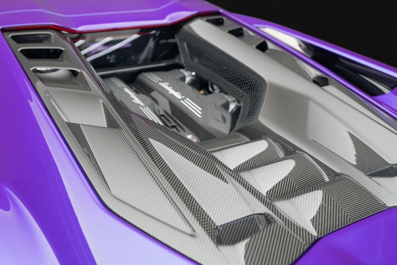 لامبورغيني ريفويلتو 6.5L V12 Hybrid