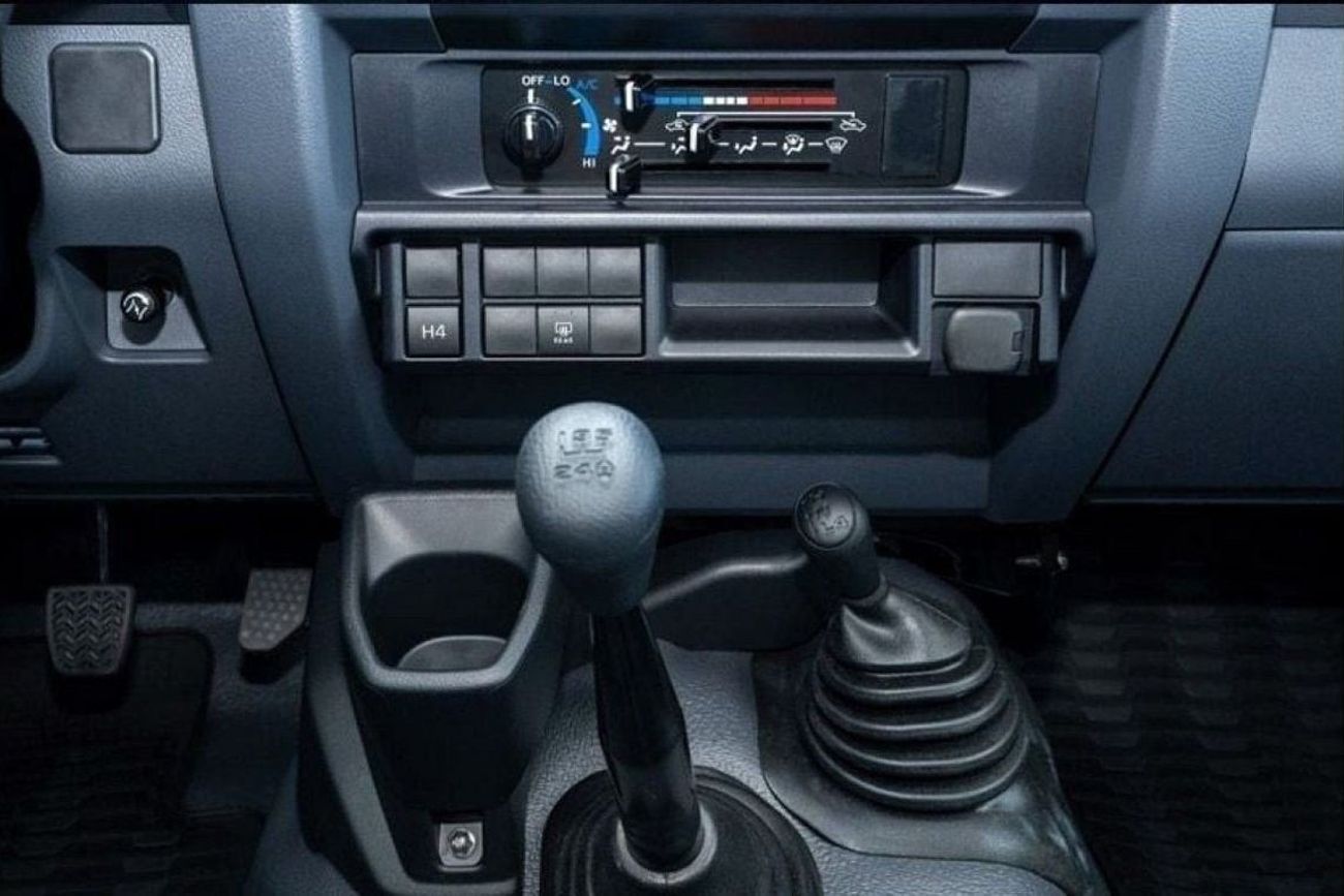 تويوتا لاند كروزر 70 TOYOTA LAND CRUISER LC76 HARDTOP 5DOOR 4.2L V6 DIESEL 2026