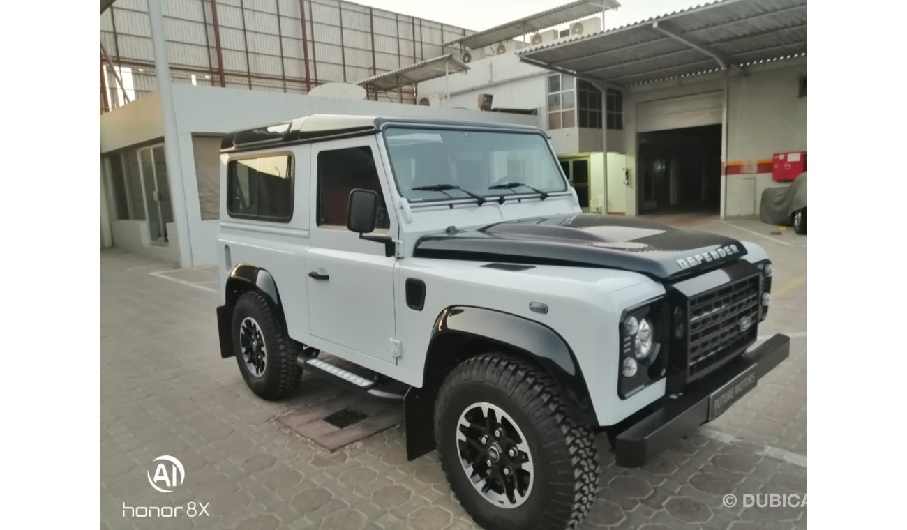 Land Rover Defender 90