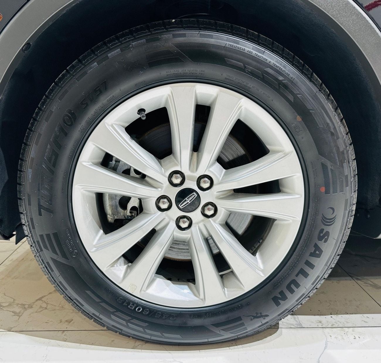 Lincoln MKX BASE
