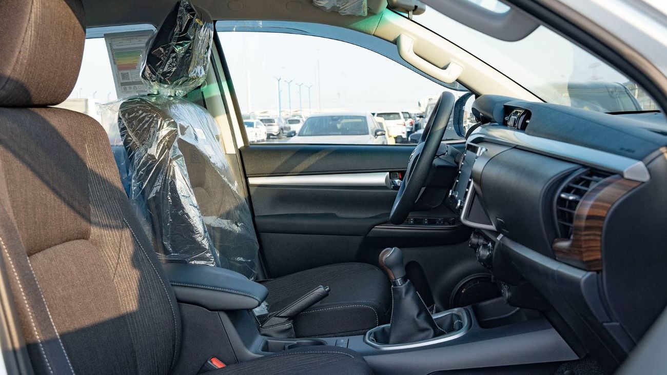 تويوتا هيلوكس 2025 Toyota Hilux DC 2.7L Petrol MT - Black Interior