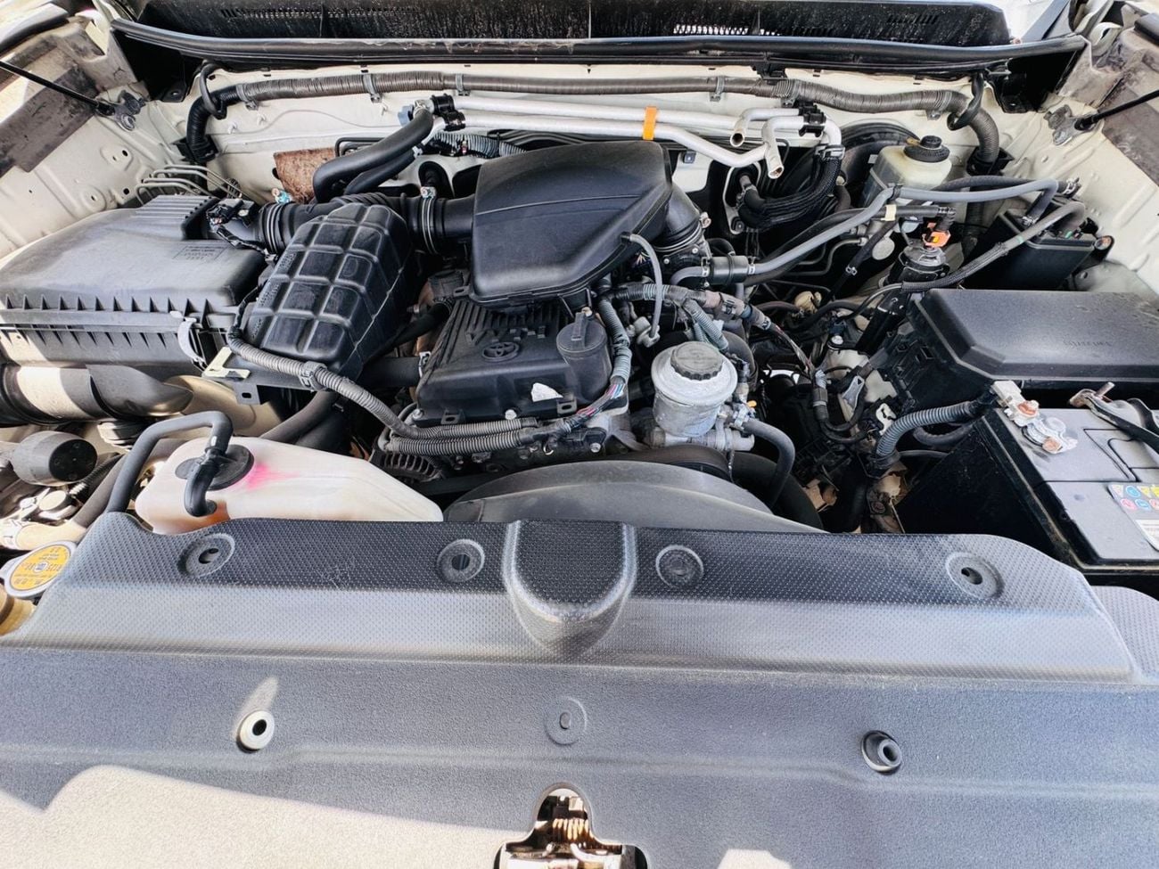 تويوتا برادو PRADO TXL 2011 2.7 PETROL LEFT HAND