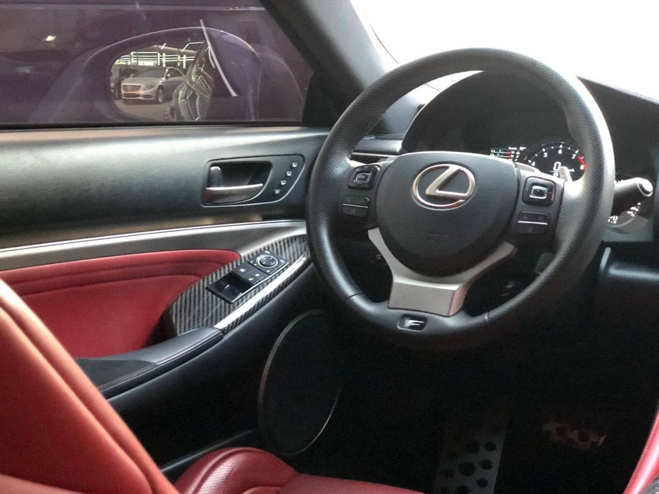 لكزس RC F بلاتينوم