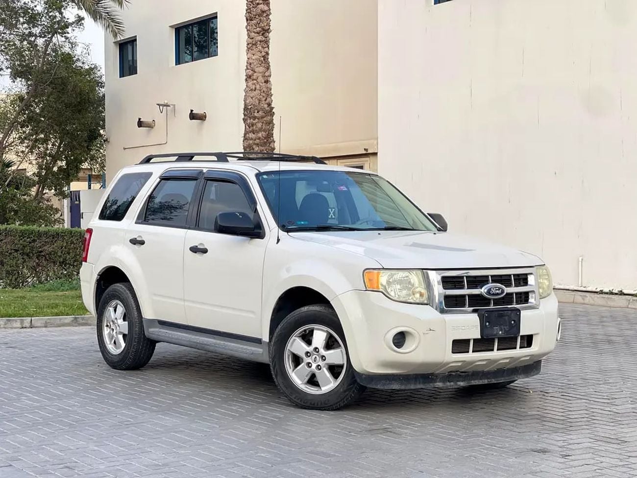 Ford Escape XLT | 2.5L 4-CYLINDERS | | GCC | LOW MILAGE | WELL MAINTAINED