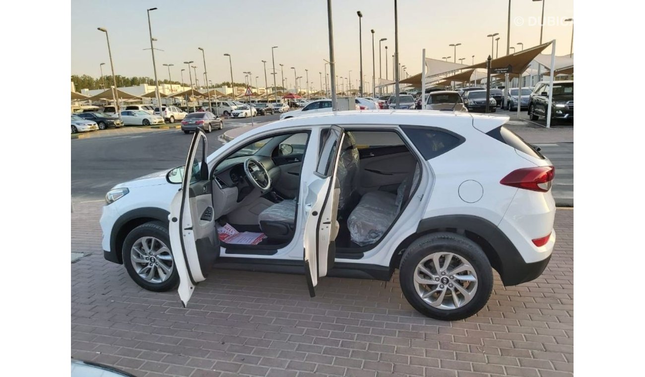 Hyundai Tucson SE - NEW SHAPE