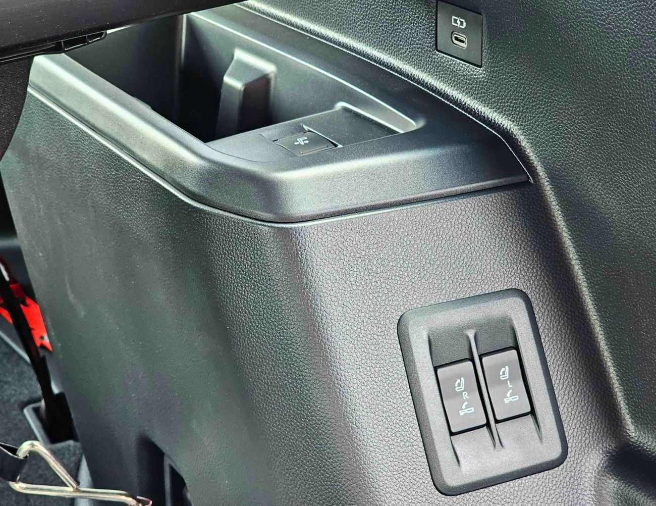 تويوتا برادو ADVENTURE TURBO / 2.4L V4 PETROL / HEADUP DISPLAY / 360* CAMERA WITH PWR SEATS / RADAR  / SUNROOF / 