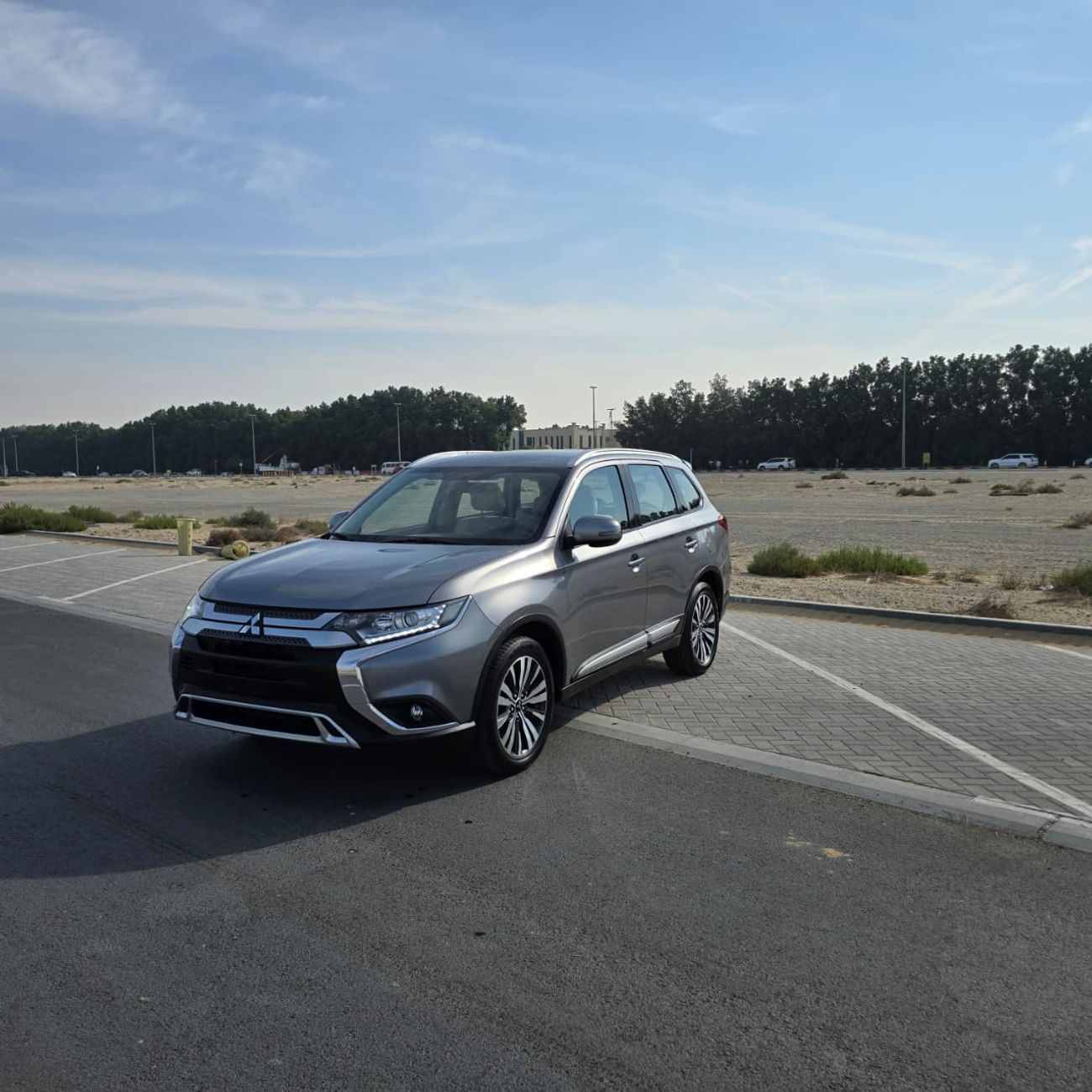 ميتسوبيشي آوتلاندر GLX Basic 2.4L (7 Seater) GLX MID LINE 2.4L (7 Seater)