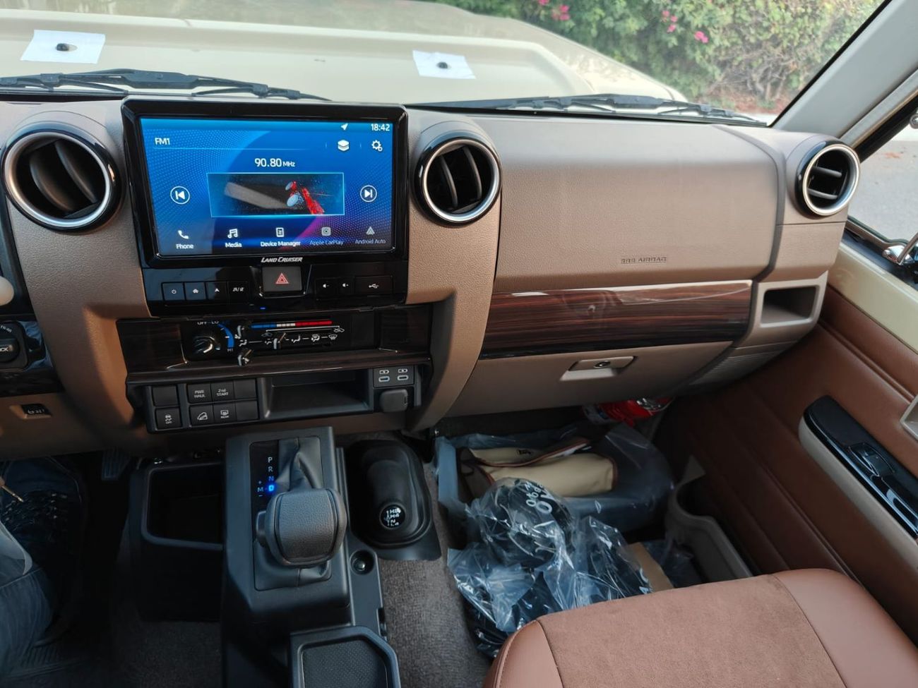 تويوتا لاند كروزر 70 2024 Toyota Land Cruiser LC71 LX (3-Door) Hardtop 4.0L V6 Petrol A/T 4x4 Export Only