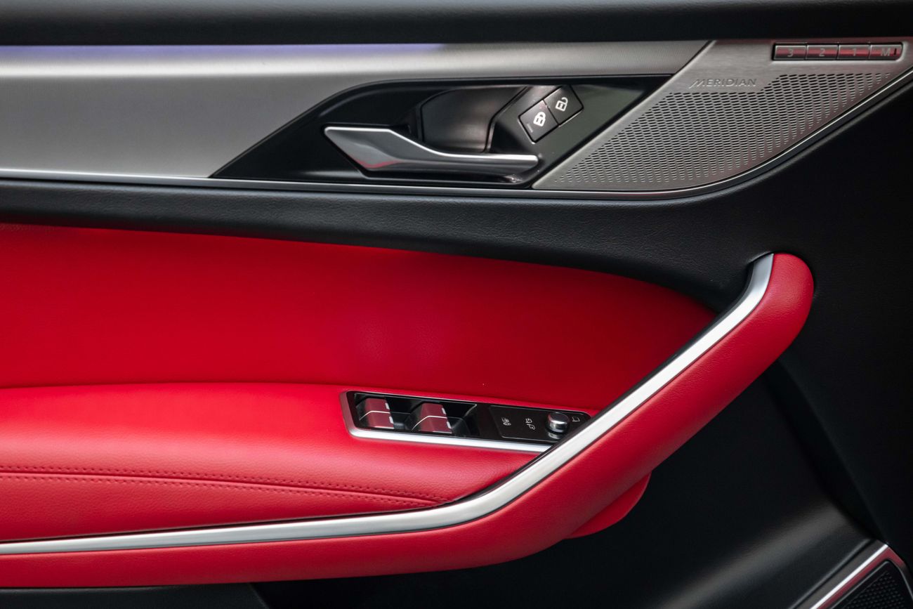 جاكوار F بيس F-Pace R Dynamic | 3,036 P.M | 0% Downpayment | Immaculate Condition!