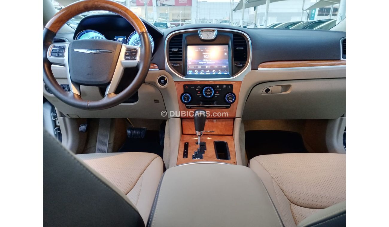 كرايسلر 300 موديل 2014  محول 2021رادار بصمة  وارد مثبت سرعة تحكم رنجات حساسات جناح خلفى بحالة ممتازة